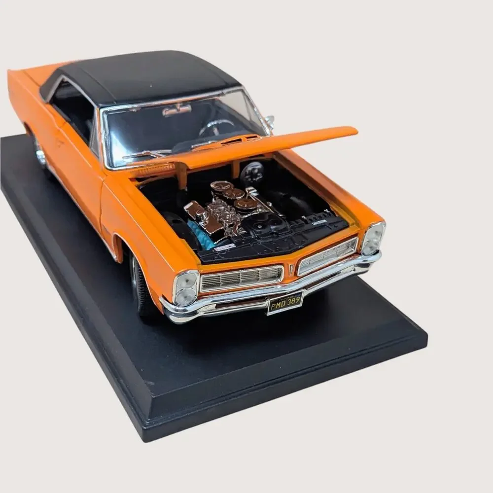 Maisto 1/18 1965 Pontiac GTO Special Edition Die Cast Car Orange